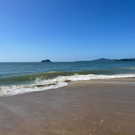 Ape Estilo Resort C/ Pe Na Areia E Vista Mar, Proximo Ao Beto Carrero Piçarras Dış mekan fotoğraf